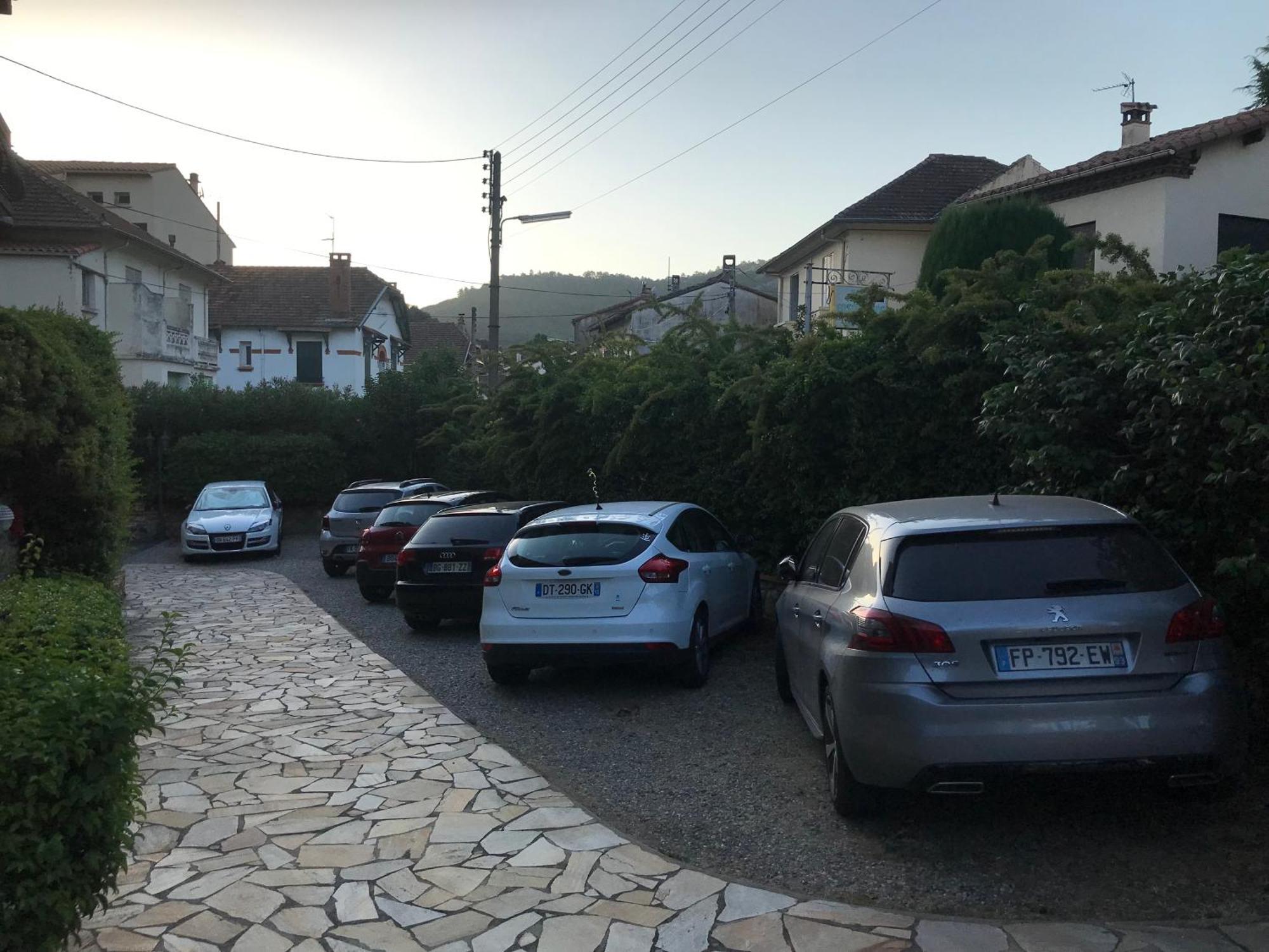 Hébergements à La Rive, Accueil ouvert tous les jours jusqu'à 20h00 dernier délai, depuis 29 ans ! Réserver ici svp ! Merci ! Aucun règlement à distance accepté, Paiement par CB, Espèces, Chèque ou Chèques-Vacances impérativement à la remise des clef Amélie-les-Bains-Palalda Esterno foto